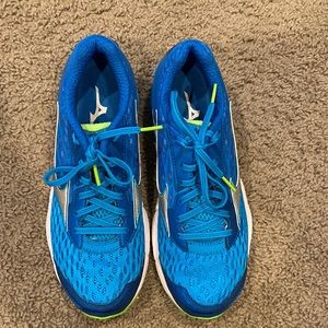 Women's Mizuno Wave Catalyst 2 - size 8 NWOT / Never worn